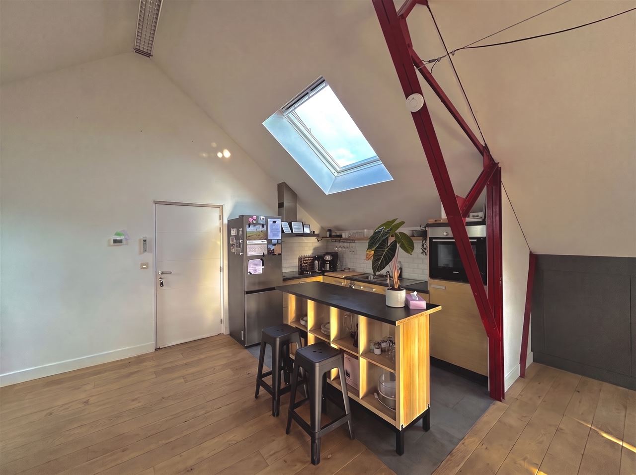 Loft avec balcon et emplacement de parking