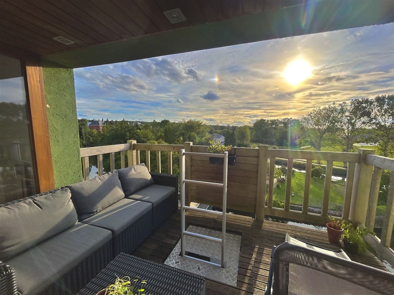Loft avec balcon et emplacement de parking