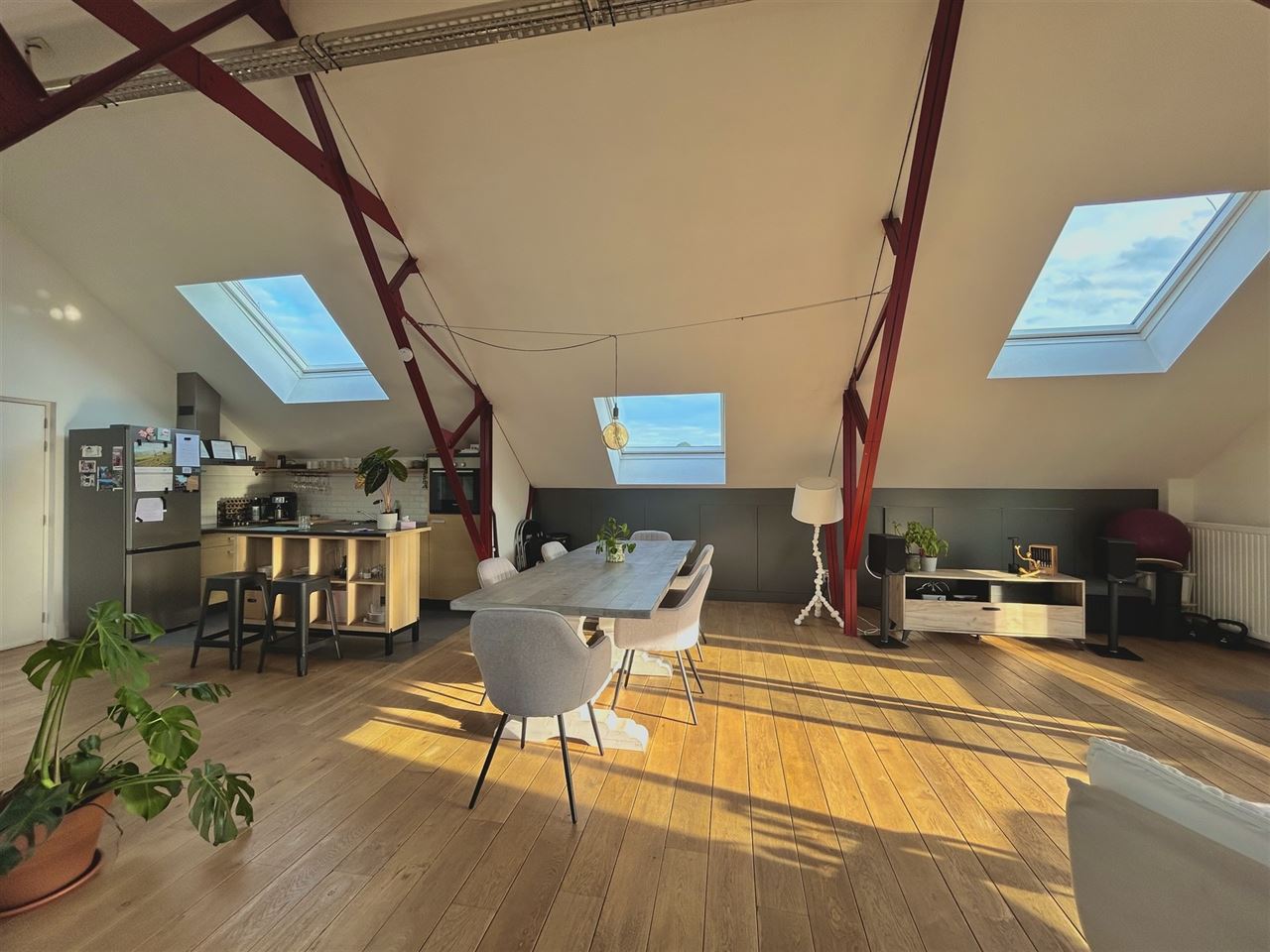 Loft avec balcon et emplacement de parking