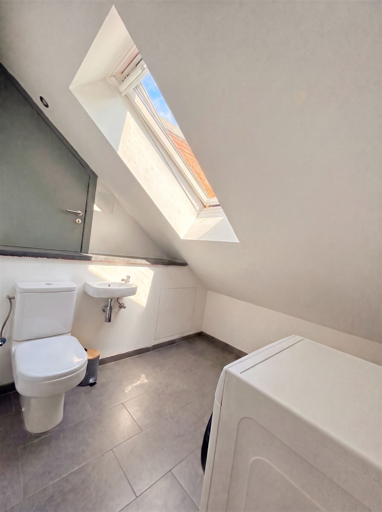 Loft avec balcon et emplacement de parking