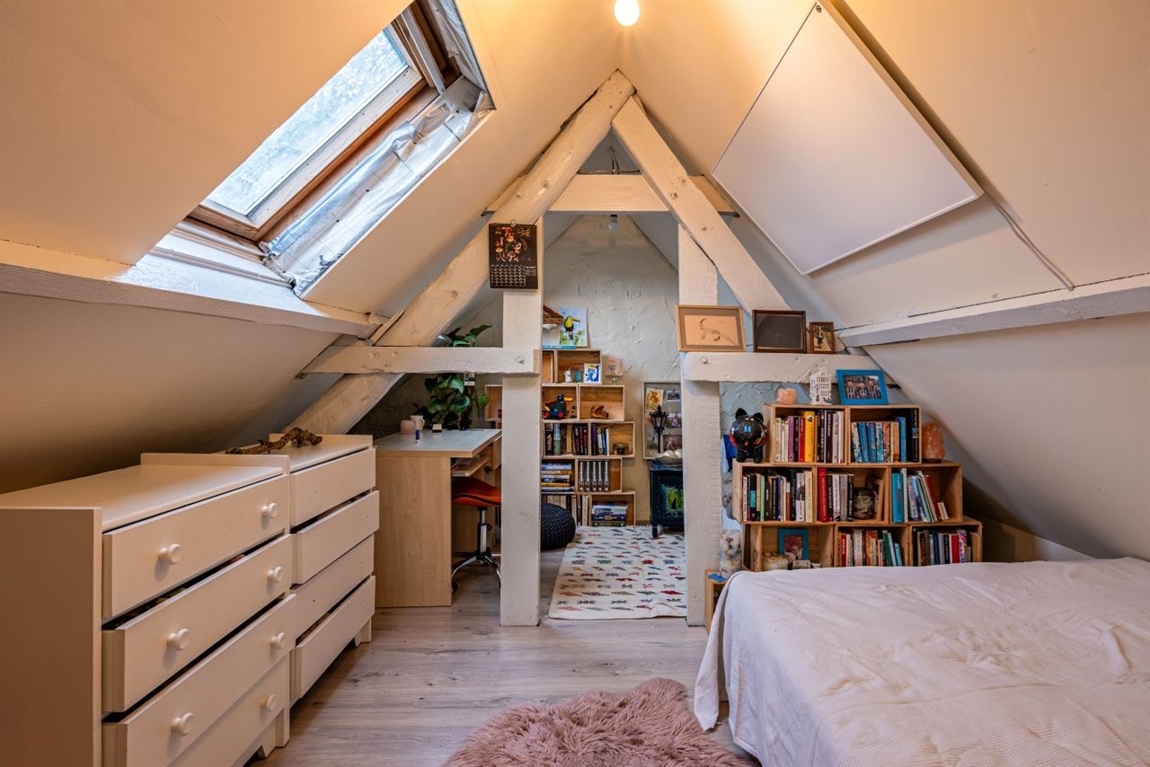 Charmante verder af te werken woning met ruime tuin
