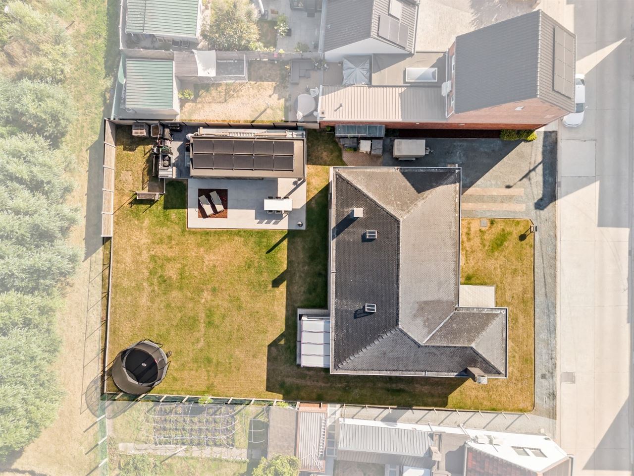 Ruime bungalow in groene omgeving.