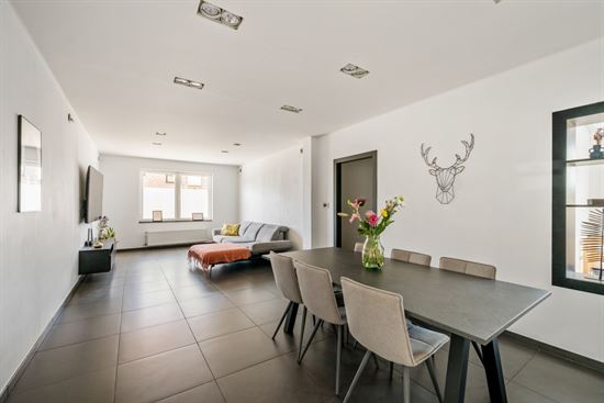Ruime woning met zonnige tuin.