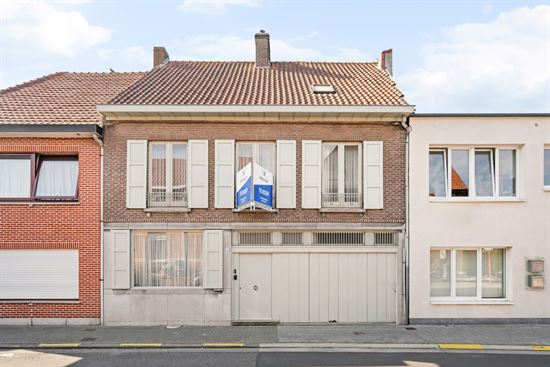 Ruime gezinswoning met 4 slaapkamers en ruime tuin.