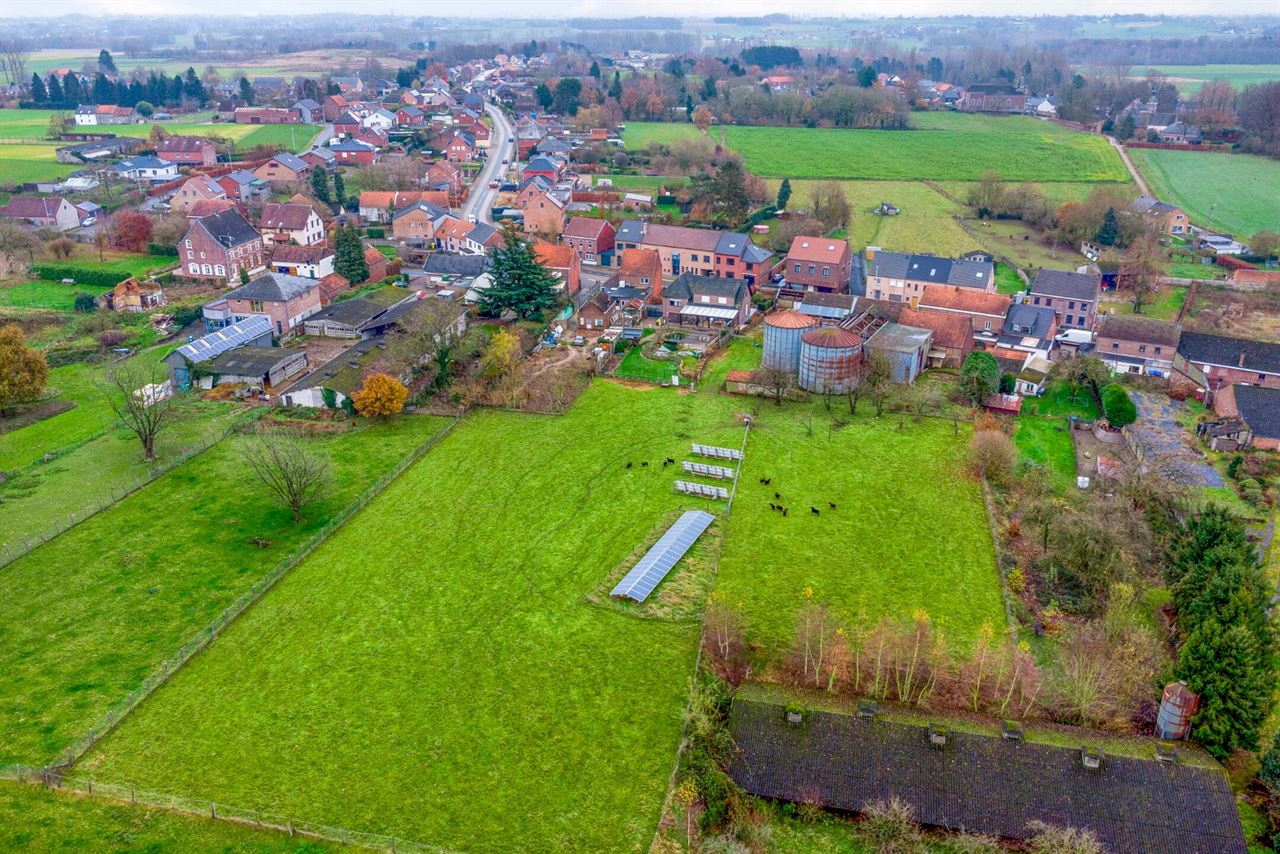 Oude Maalderij met Uitzicht op Bos.