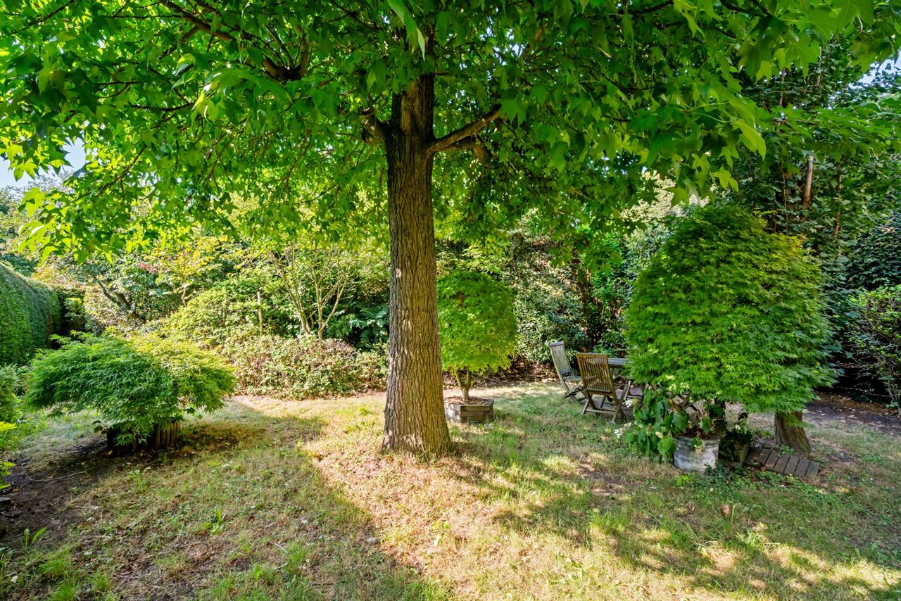 Ruime gezinswoning met 4 slaapkamers en ruime tuin.