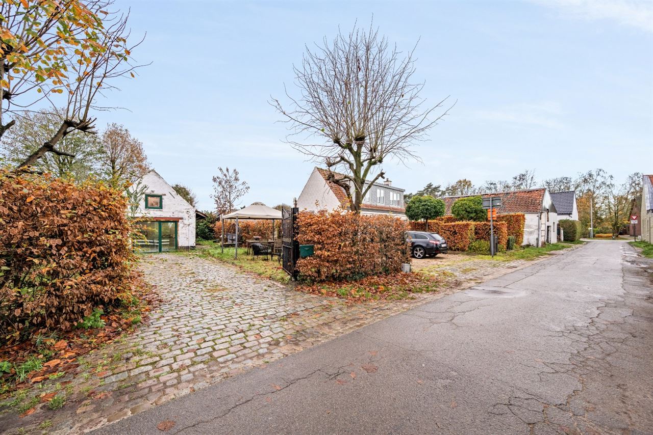 Charmante verder af te werken woning met ruime tuin