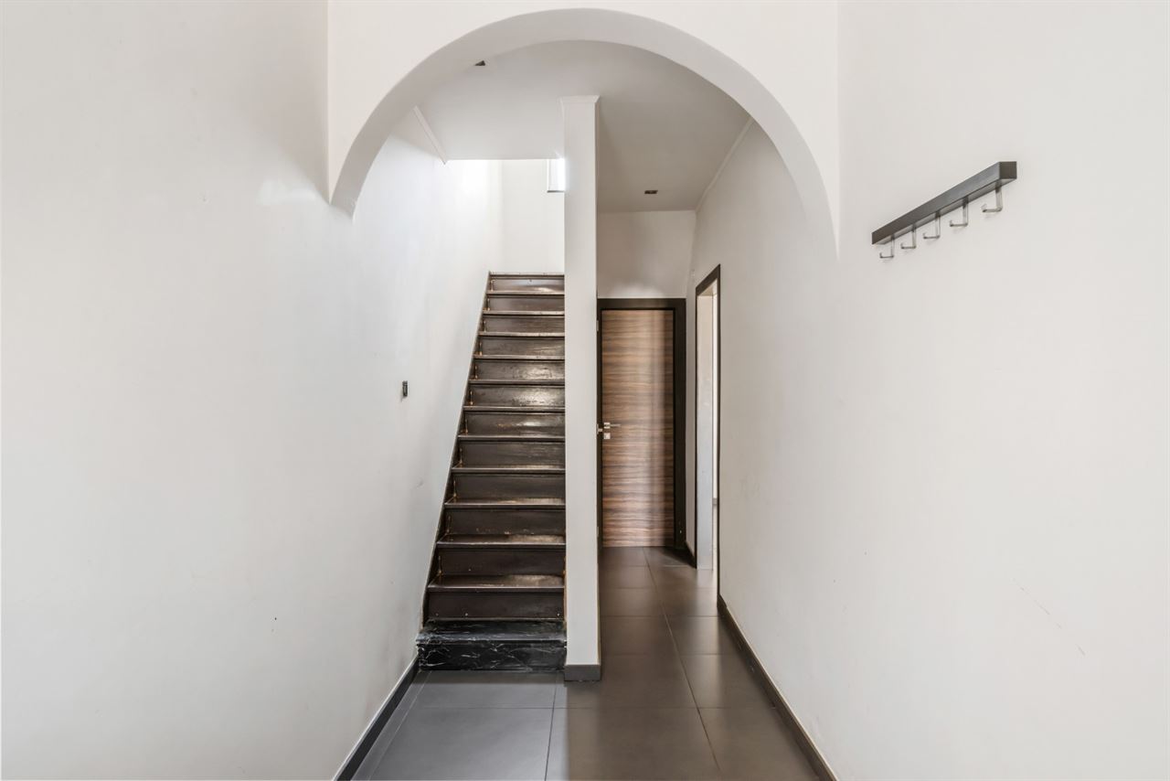 Ruime woning met zonnige tuin.