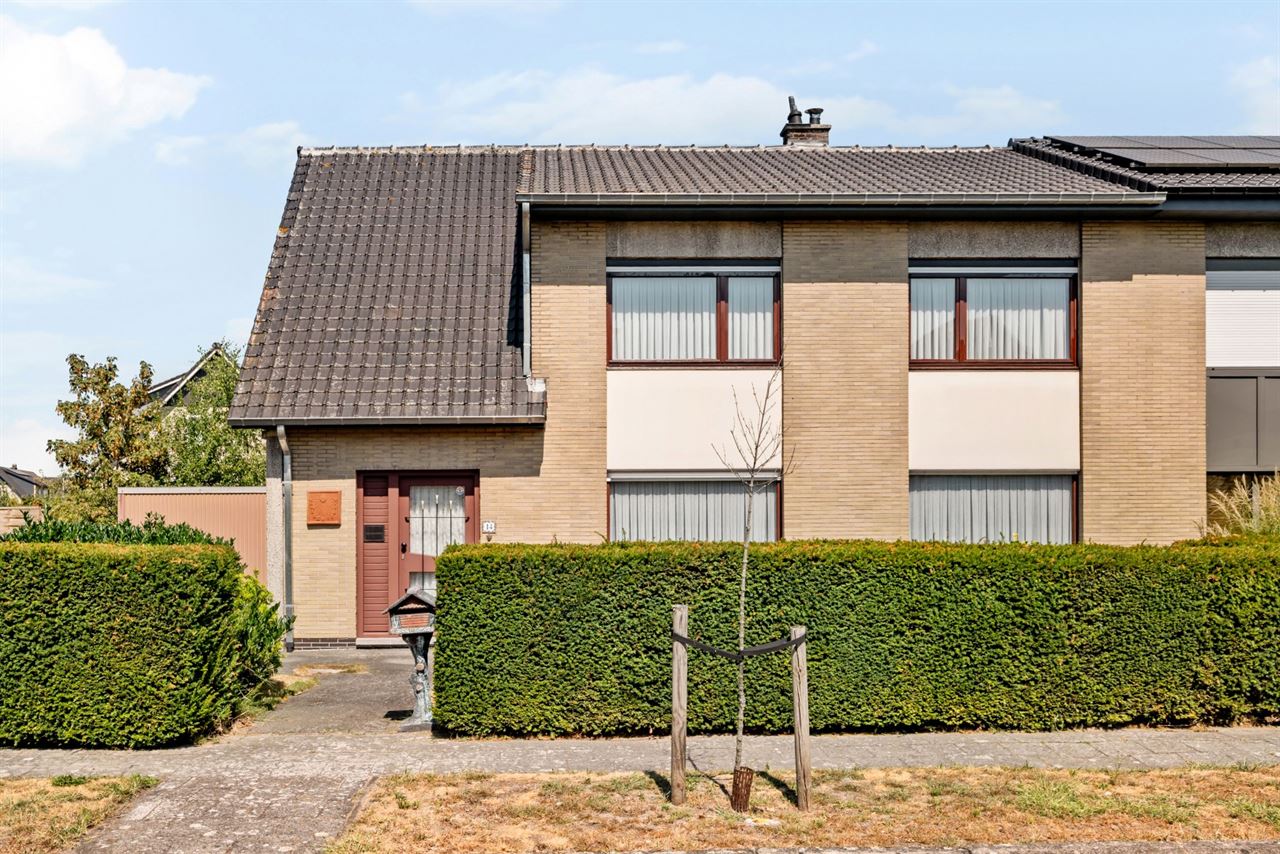 Gezinswoning met 3 slaapkamers en inpandige garage op 699 m².