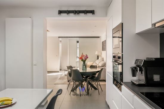 Instapklare, stijlvol gerenoveerde woning met zonnig dakterras nabij het centrum van Aalst