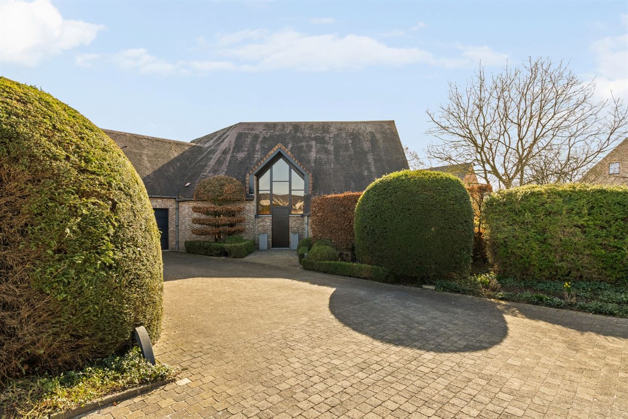 Ruime villa in tweede bouwlijn.