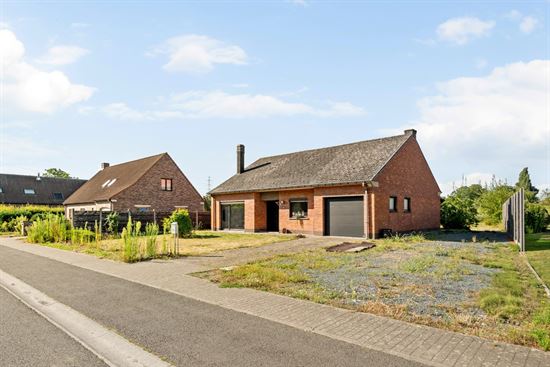 Open bebouwing in landelijke omgeving.