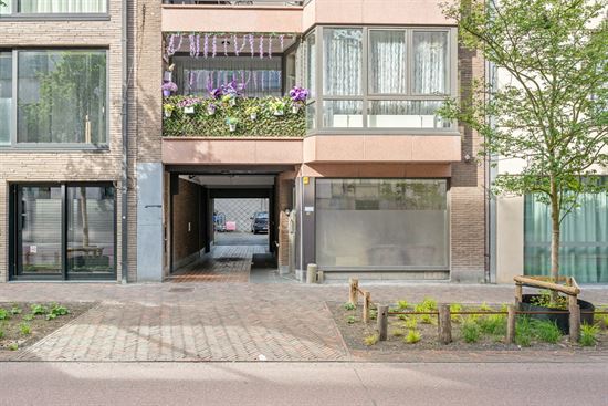 Instapklare kantoorunit van 80 m² te huur in hartje Sint-Niklaas