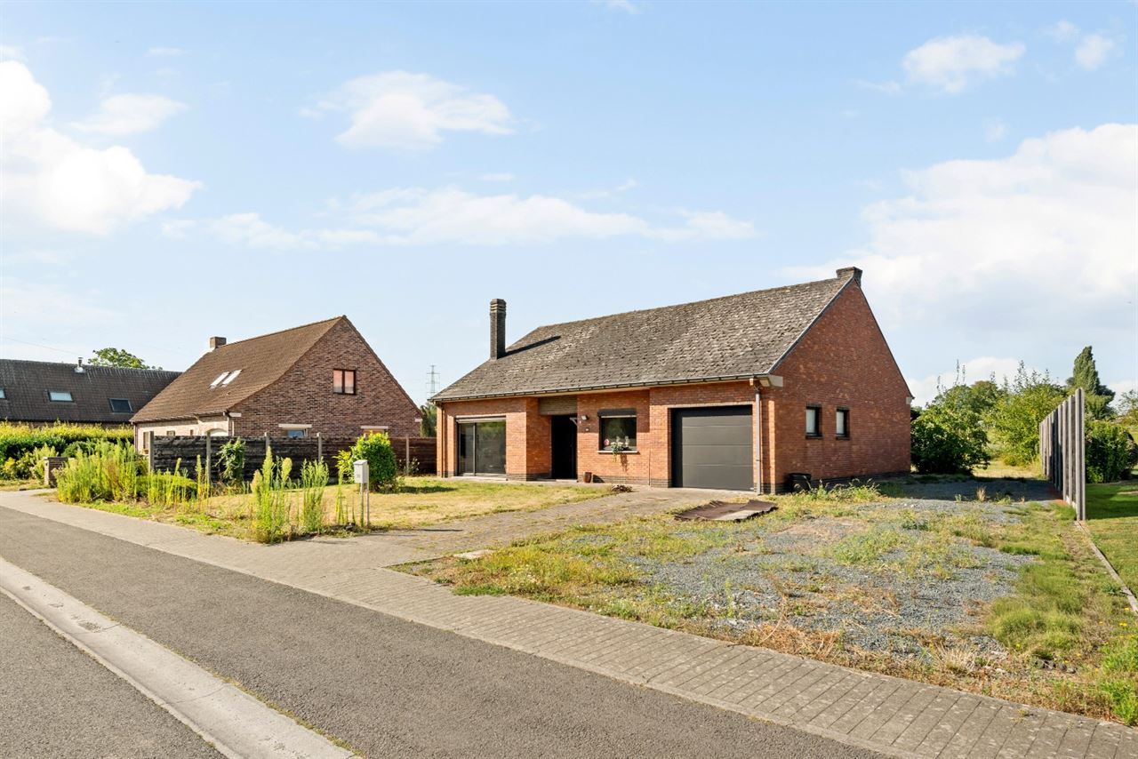 Open bebouwing in landelijke omgeving.