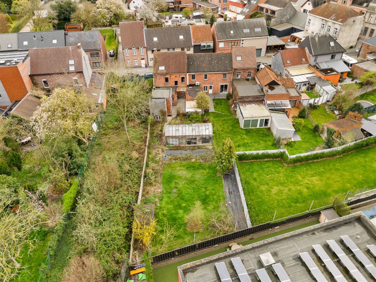 Halfopen bebouwing met 4 à 5 slaapkamers in centrum Opwijk met tuin!