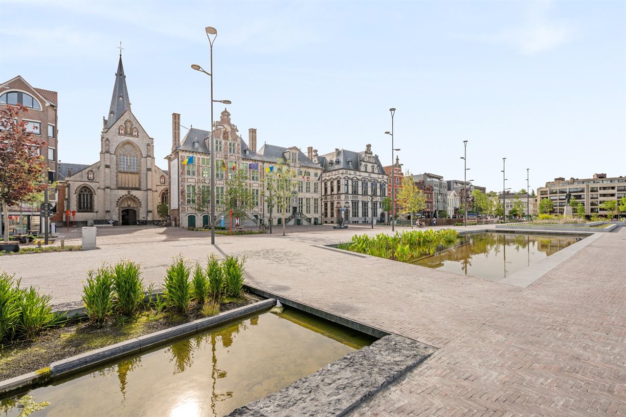 Instapklare kantoorunit van 80 m² te huur in hartje Sint-Niklaas