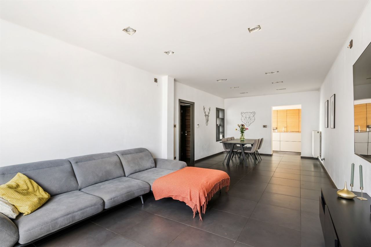 Ruime woning met zonnige tuin.