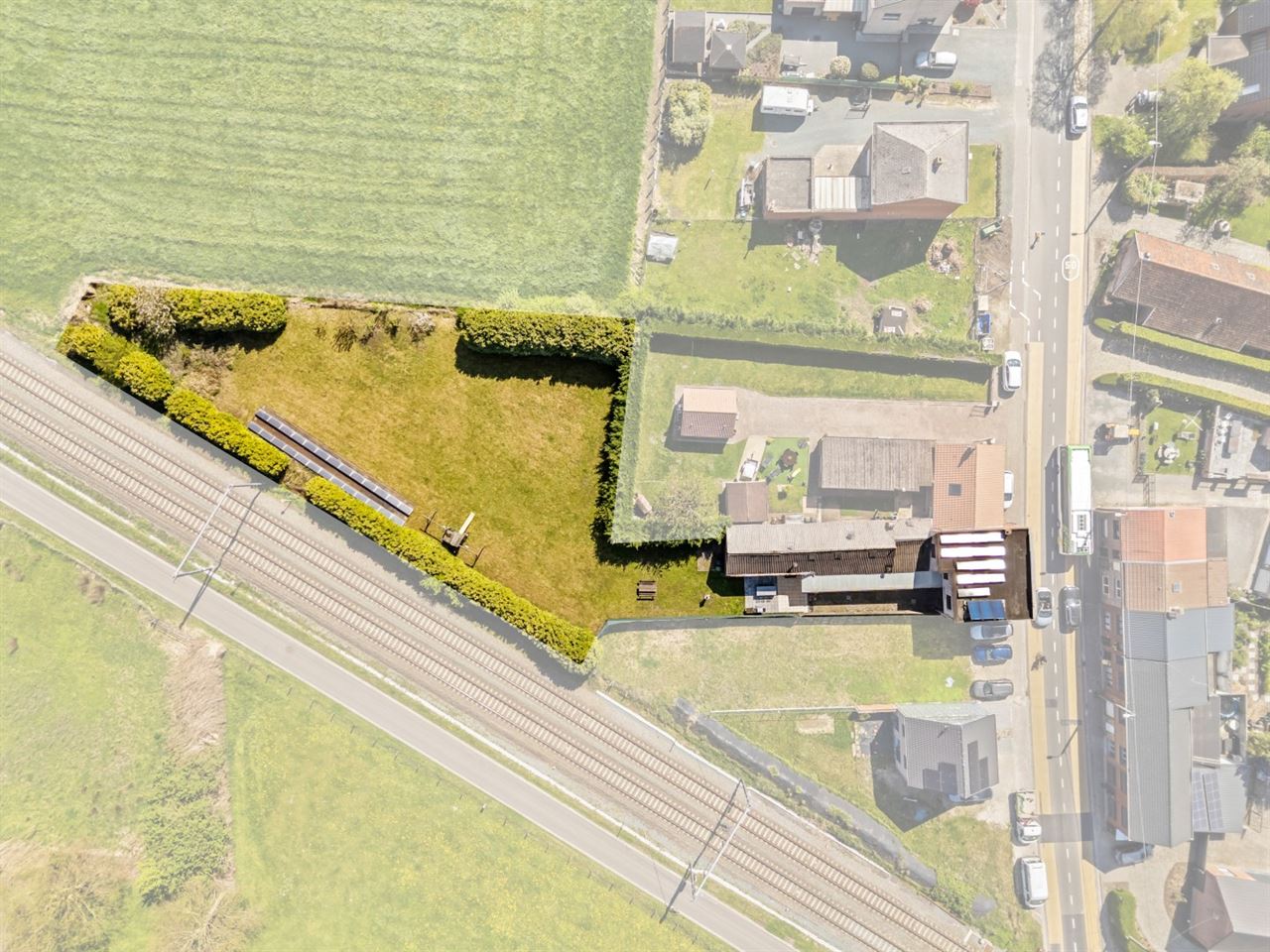 Ruime woning met zonnige tuin.
