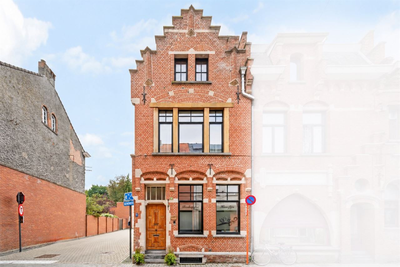 Karaktervol herenhuis in het hartje van Hamme