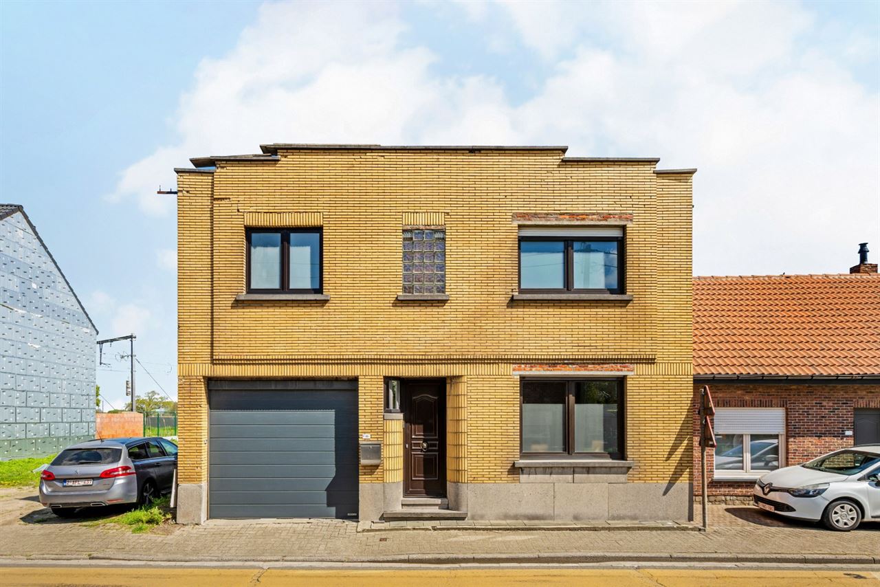 Ruime woning met zonnige tuin.