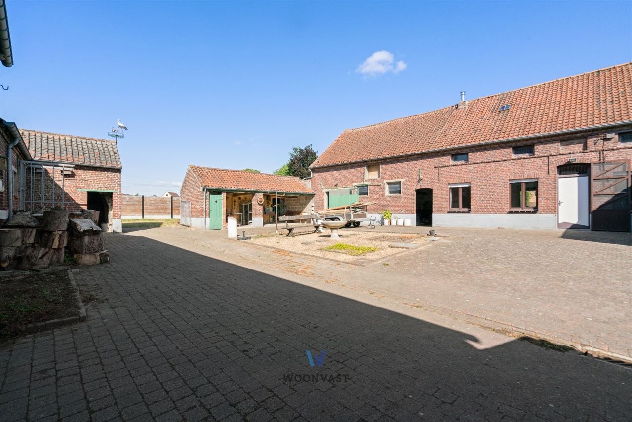Authentieke hoeve met potentieel in Merchtem!