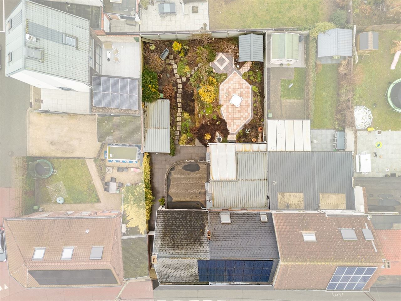 Woning met zeer veel potentiëel.
