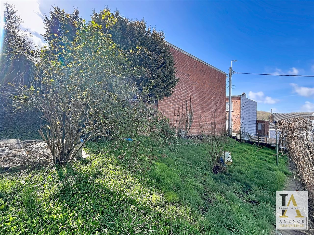 Maison deux chambres avec jardin / Terrain à bâtir