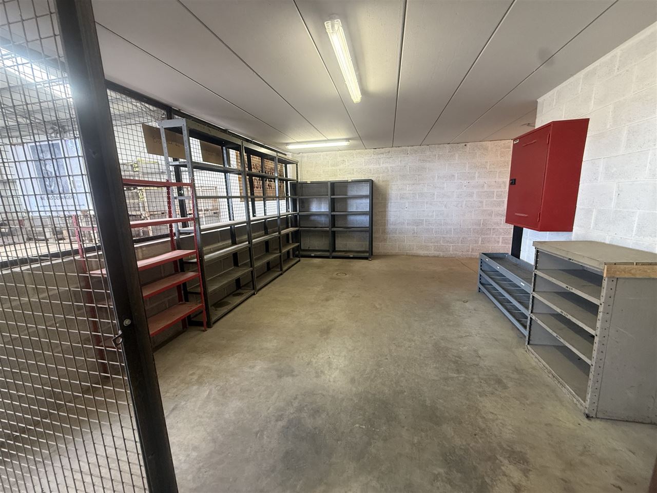 Dépôt sécurisé à louer (zoning de Cornemont)