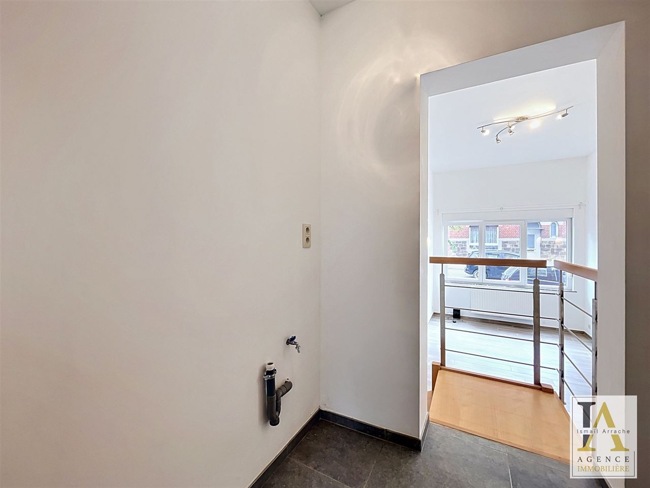 Une chambre en colocation avec toilette et douche séparés