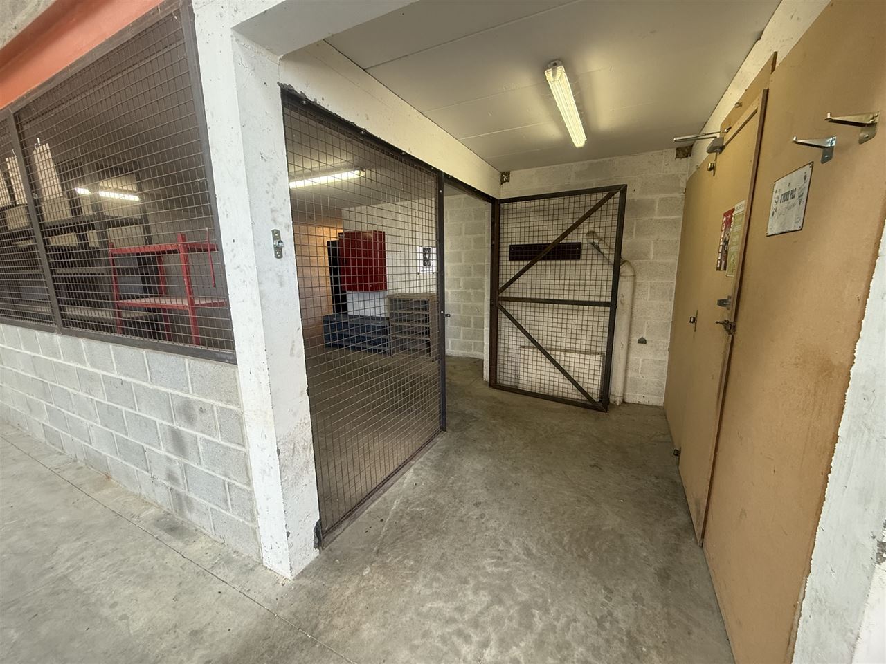 Dépôt sécurisé à louer (zoning de Cornemont)