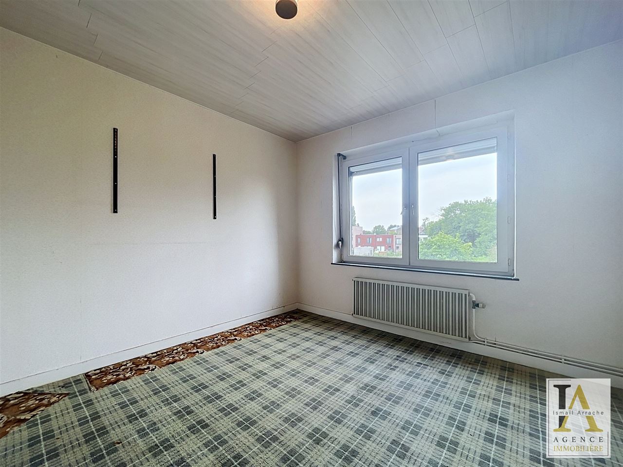 Maison unifamiliale à rénover avec jardin