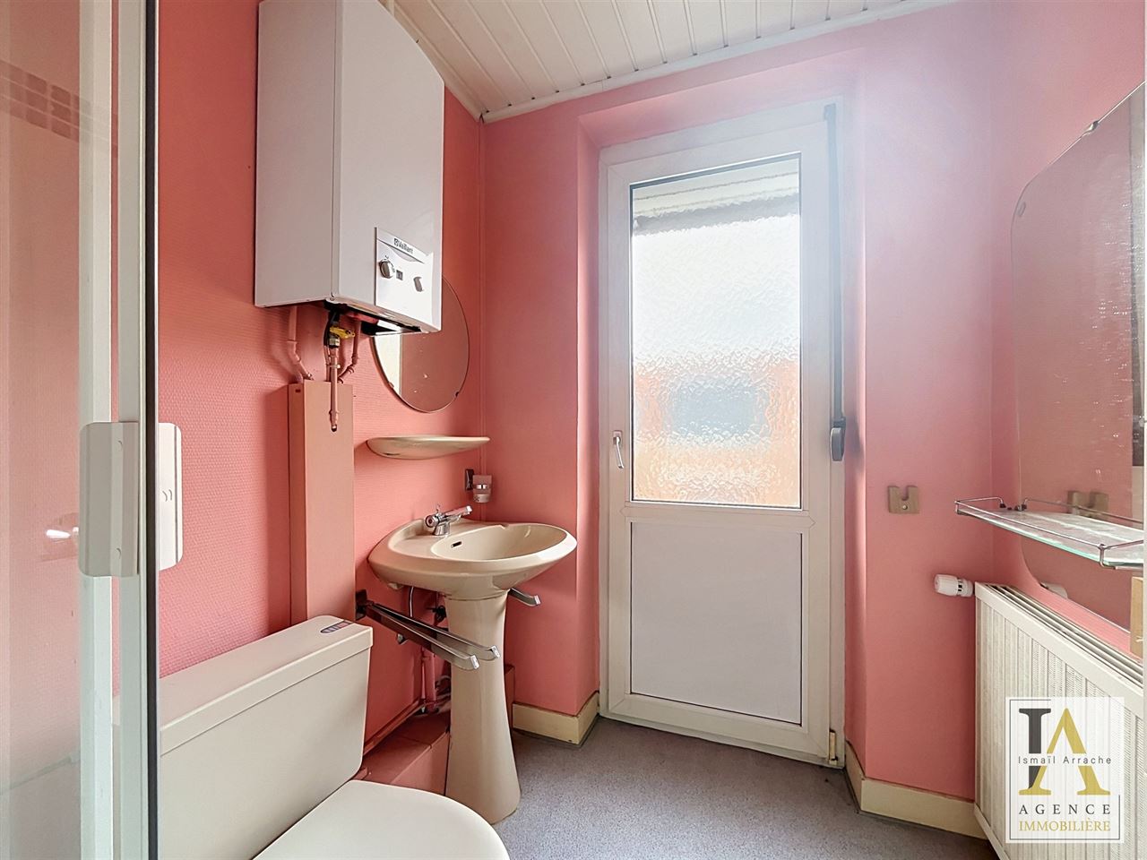 Maison unifamiliale à rénover avec jardin