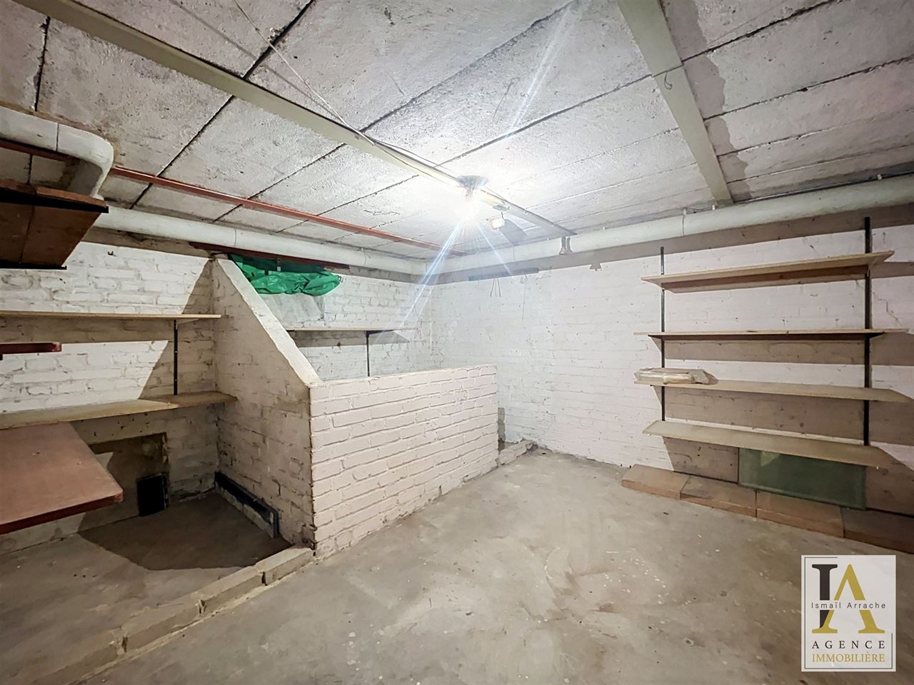 Maison unifamiliale à rénover avec jardin