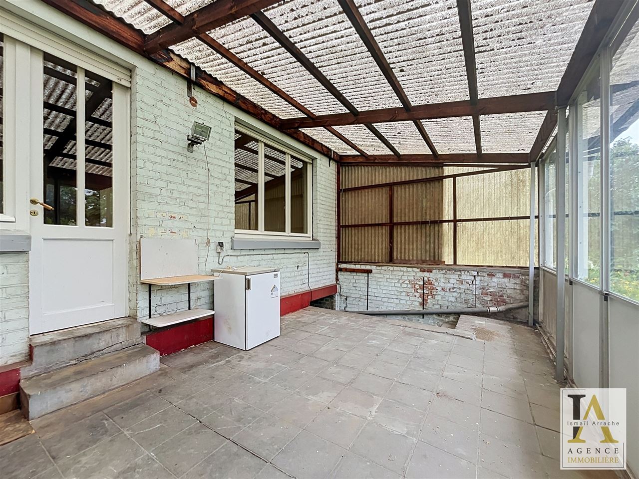 Maison unifamiliale à rénover avec jardin