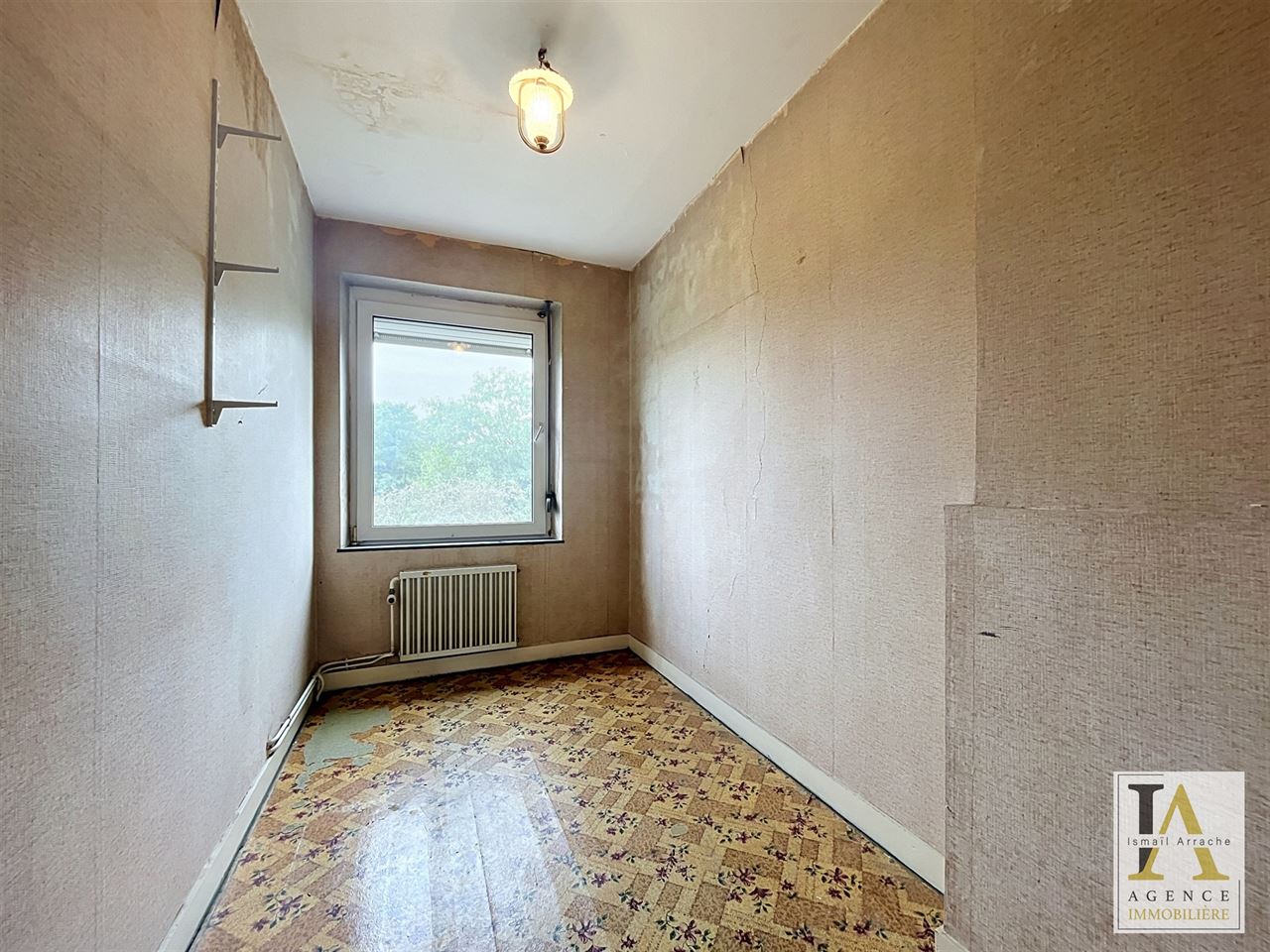 Maison unifamiliale à rénover avec jardin