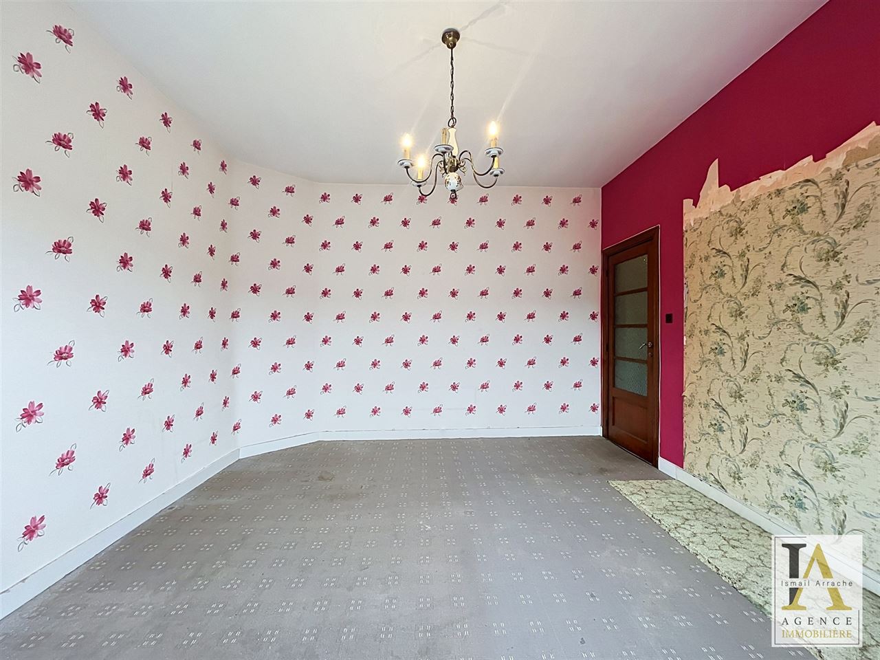 Maison unifamiliale à rénover avec jardin
