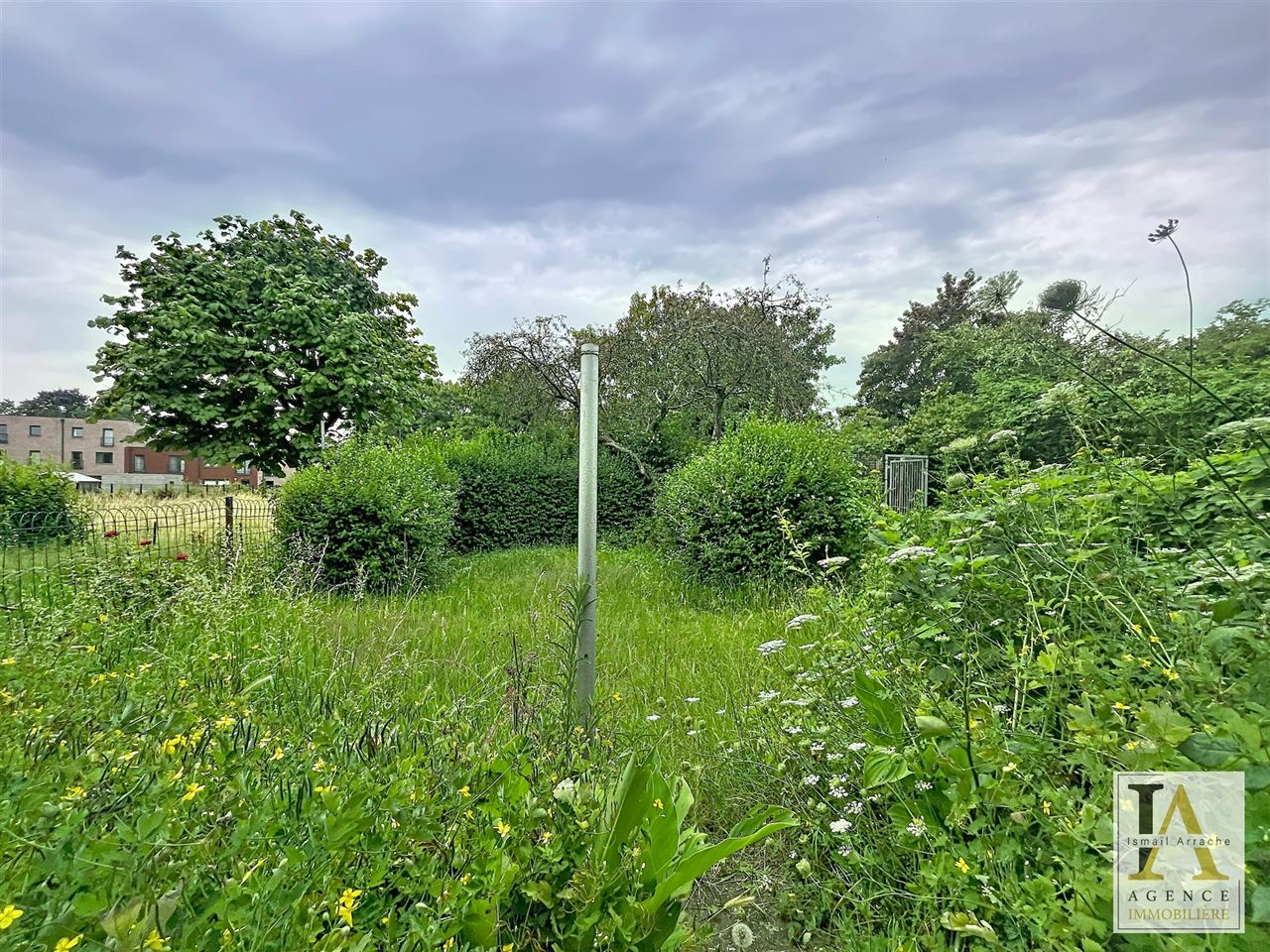 Maison unifamiliale à rénover avec jardin