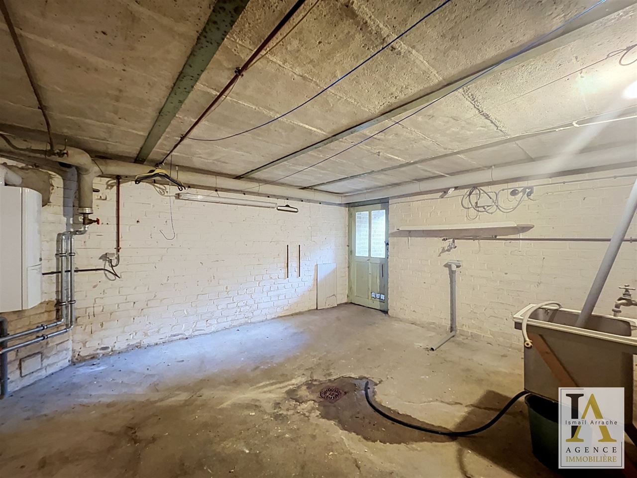 Maison unifamiliale à rénover avec jardin