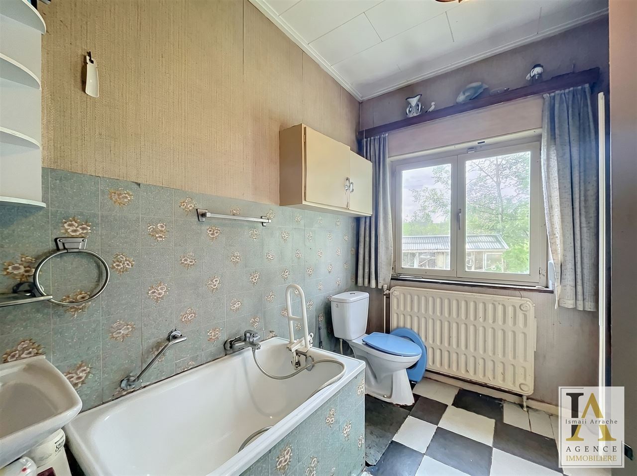 Bungalow de plain-pied sur grande parcelle à rénover