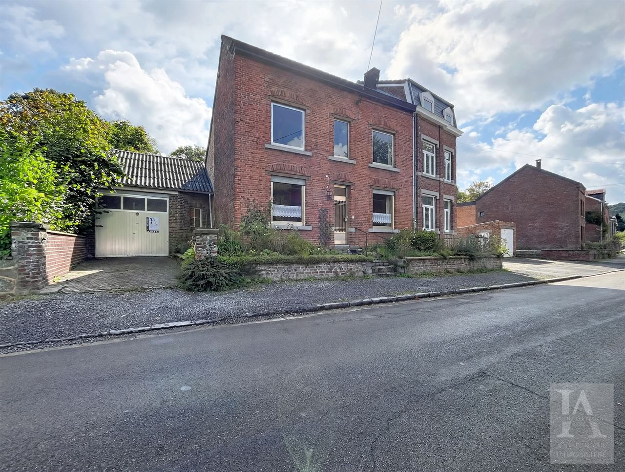 Maison familiale 5 chambres avec grand extérieur et garage