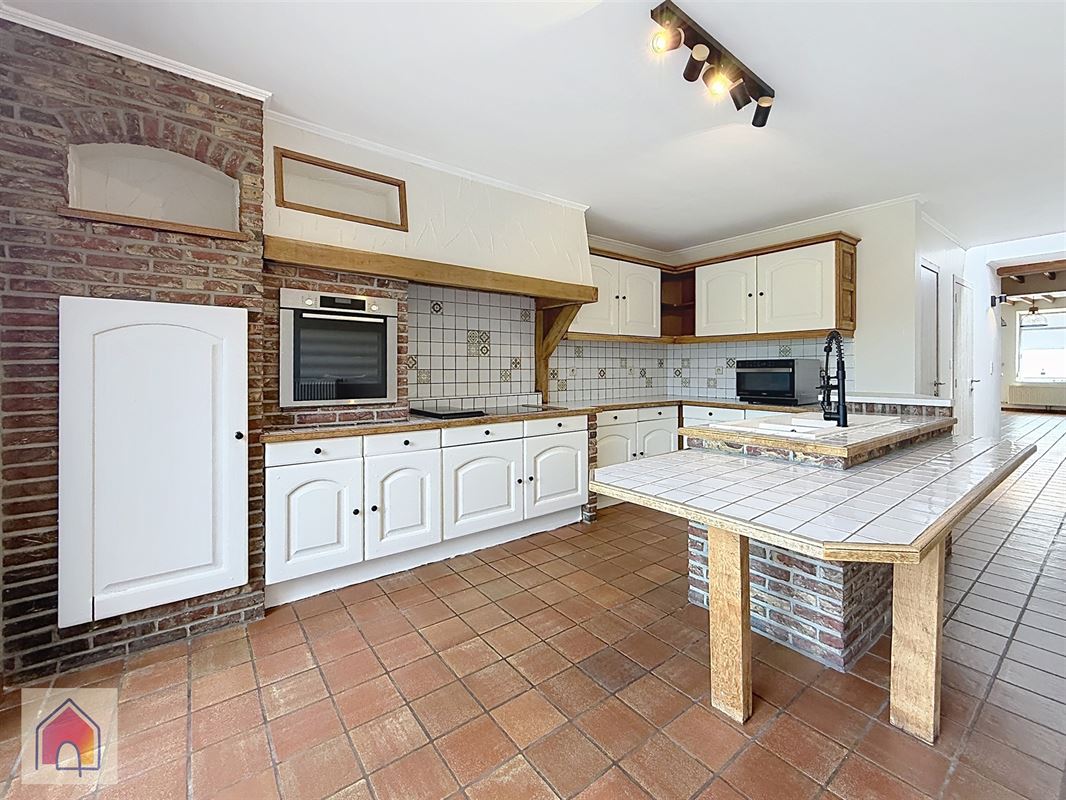 Une maison pleine de cachet à découvrir sans tarder !