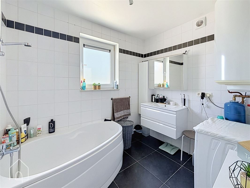 Appart 1 chambre + bureau avec terrasse et parking – PEB B