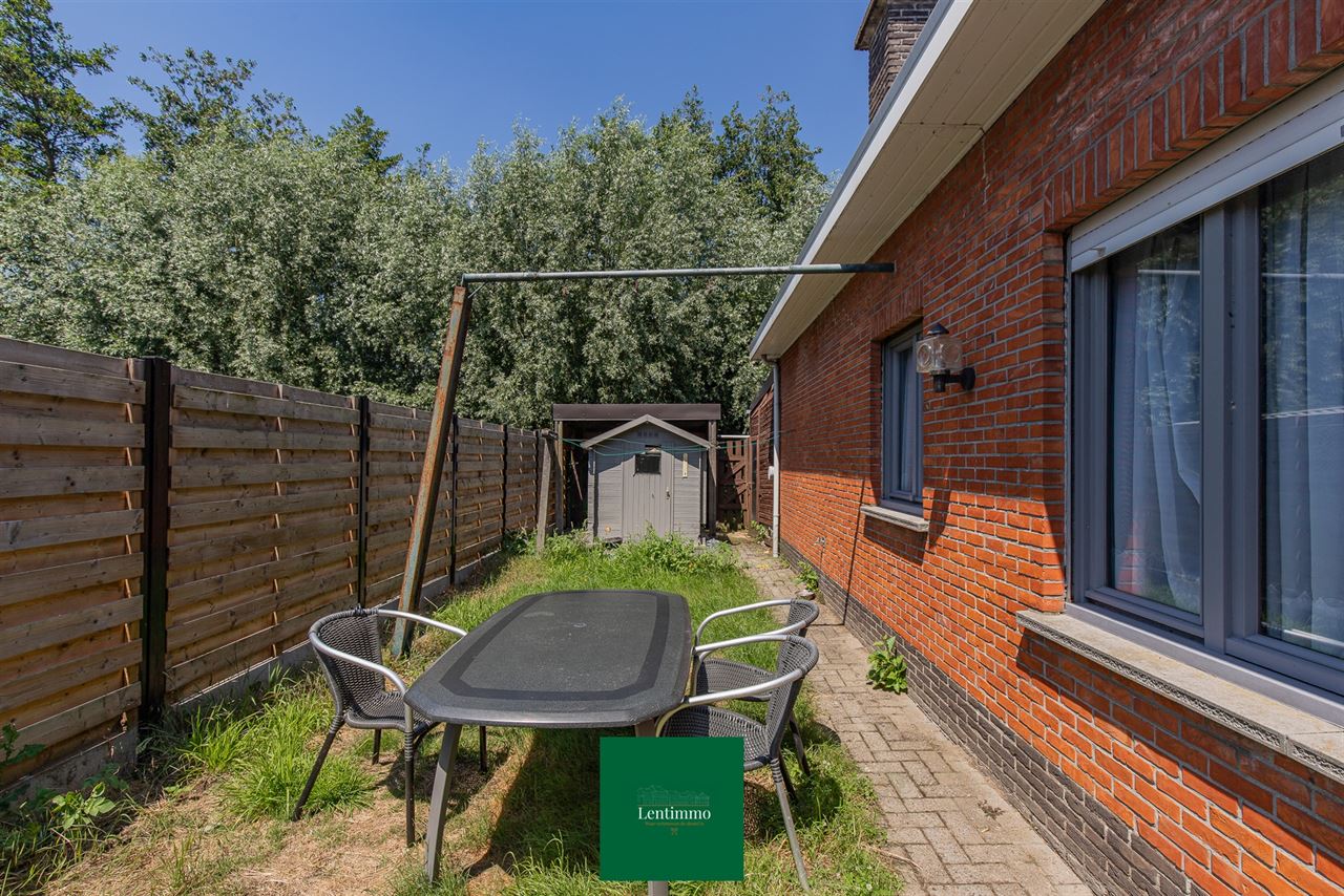 OB in doodlopende straat met 3 slpks, 2 garages te Sinaai