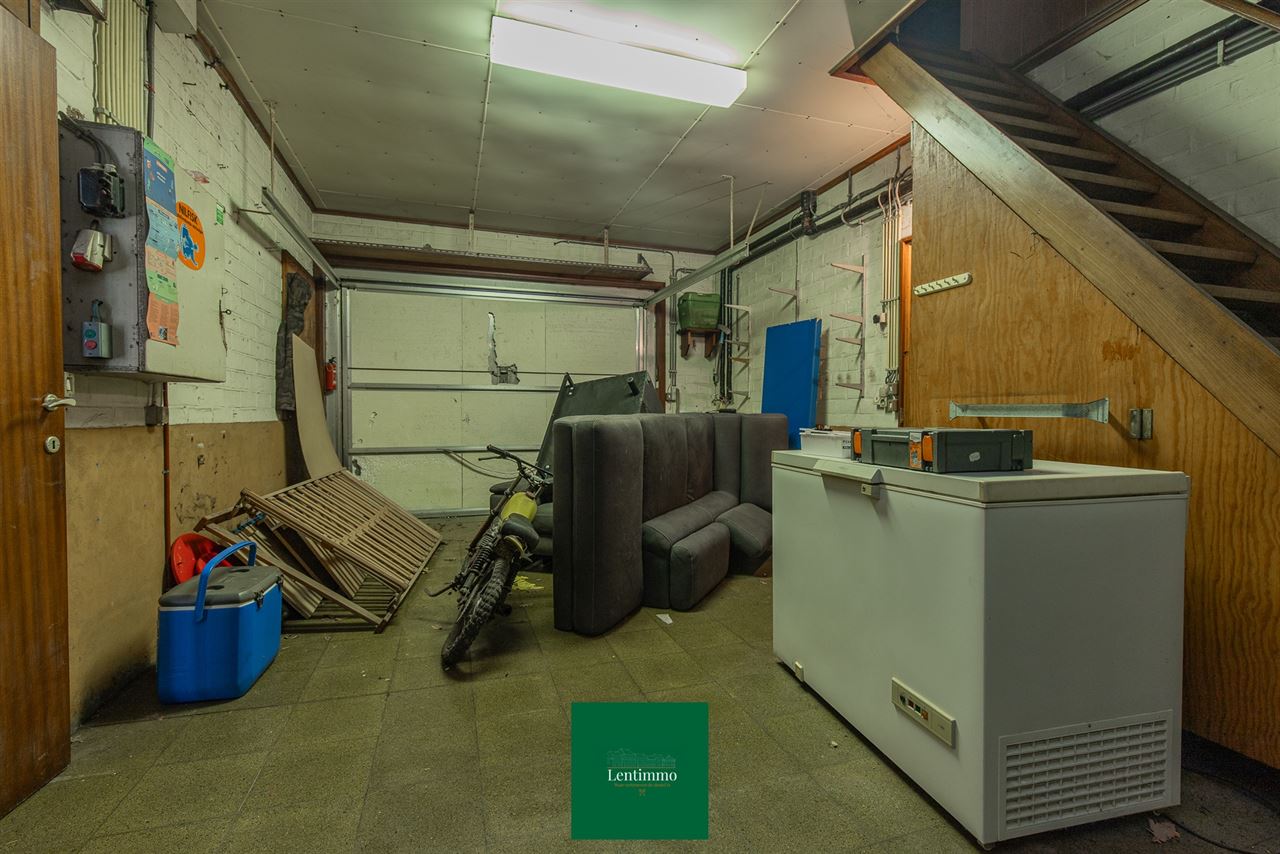 OB in doodlopende straat met 3 slpks, 2 garages te Sinaai