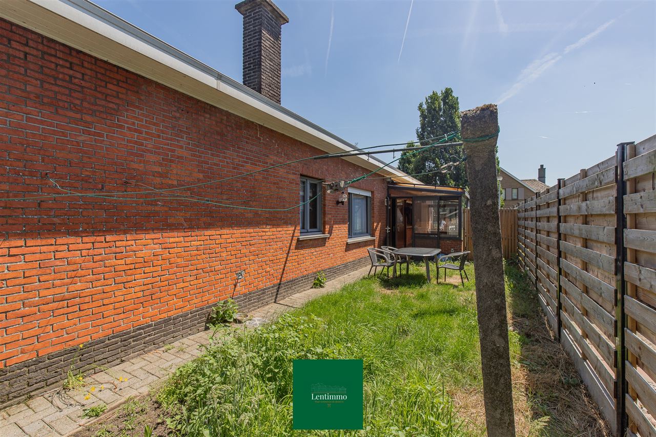 OB in doodlopende straat met 3 slpks, 2 garages te Sinaai