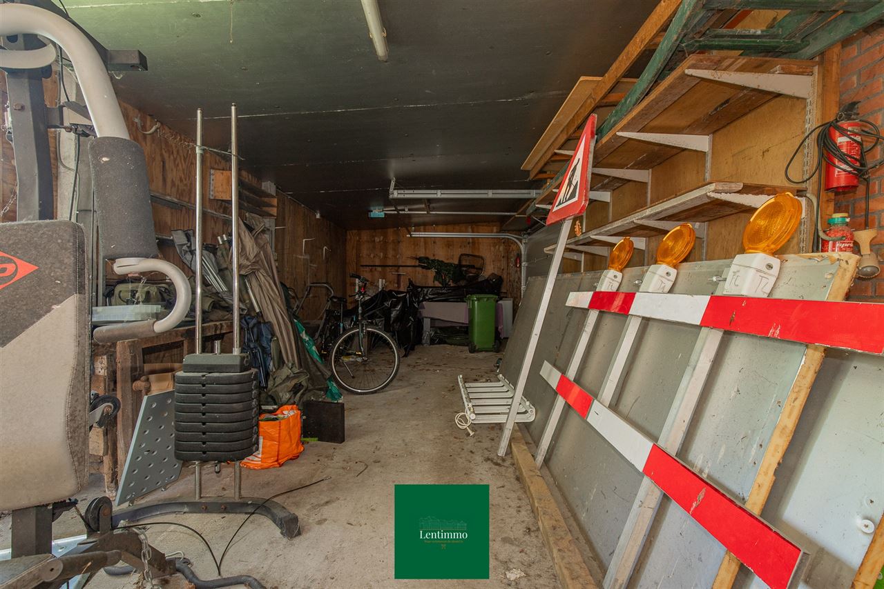 OB in doodlopende straat met 3 slpks, 2 garages te Sinaai