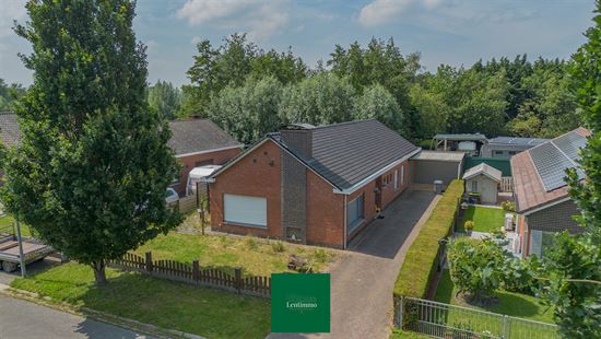 OB in doodlopende straat met 3 slpks, 2 garages te Sinaai