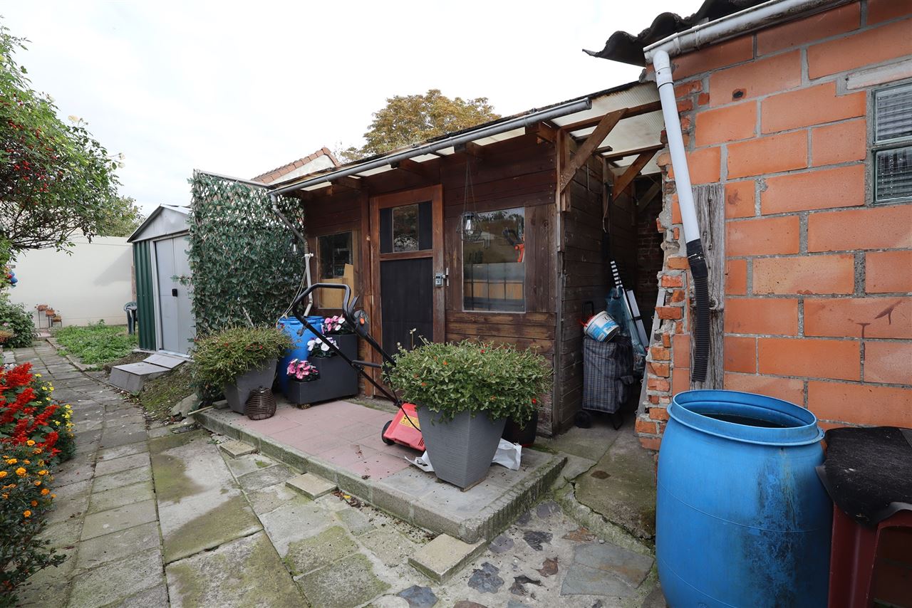 Woning met 2slpks & buitenruimte in het centrum van Zele