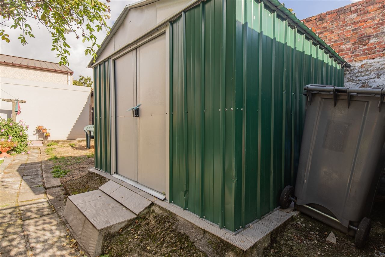 Woning met 2slpks & buitenruimte in het centrum van Zele