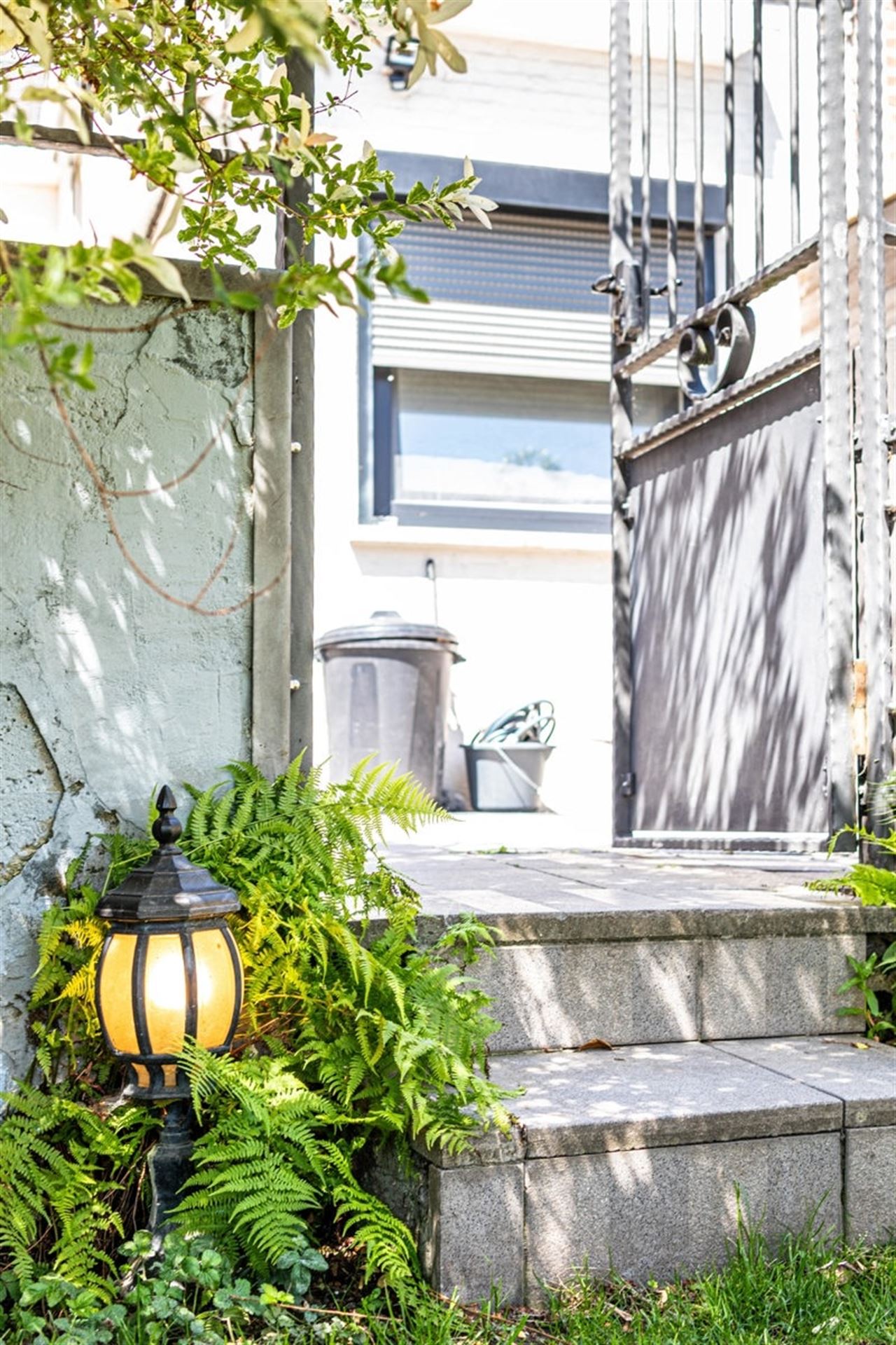 Instapklare woonst met 4 slpk, kelder, ZO-tuin + uitweg